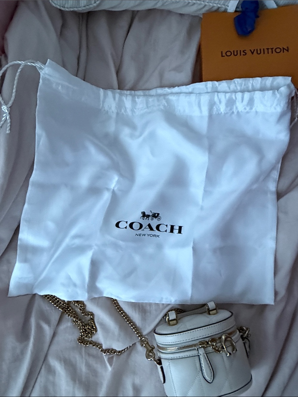 Coach Cream Quilted Leather Crossbody Bag with Gold Chain - Picture 6 of 7